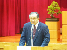 所信表明を行う上坂英善新会長