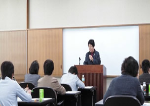 ＜ご講演いただいた　髙橋　弘美　氏＞